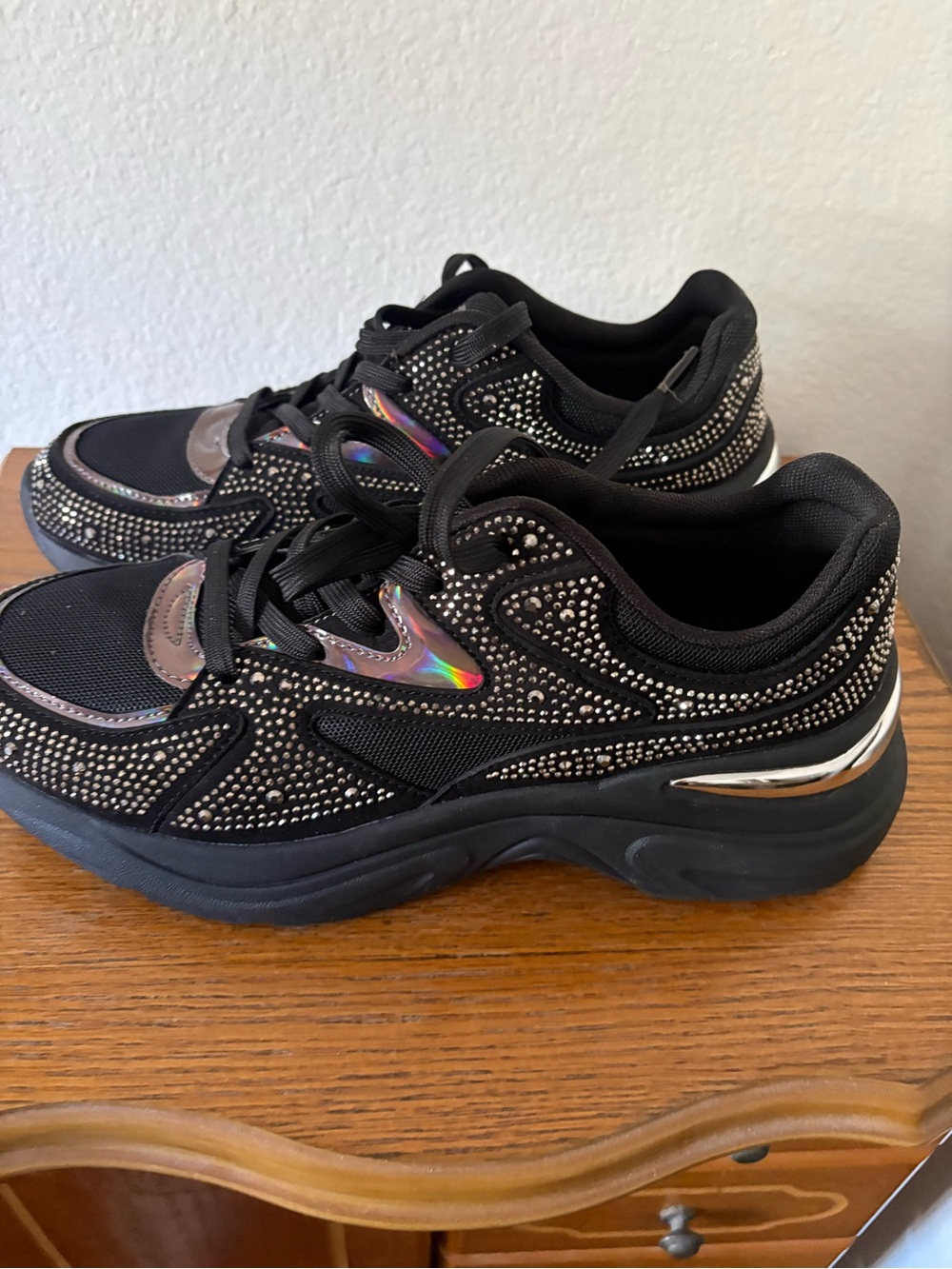 Sketchers Women’s Black Studded Fashion Sneakers Size 9.5